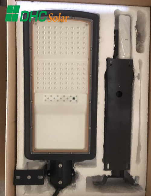 Hình ảnh mở hộp đèn F2 450W tại DHC